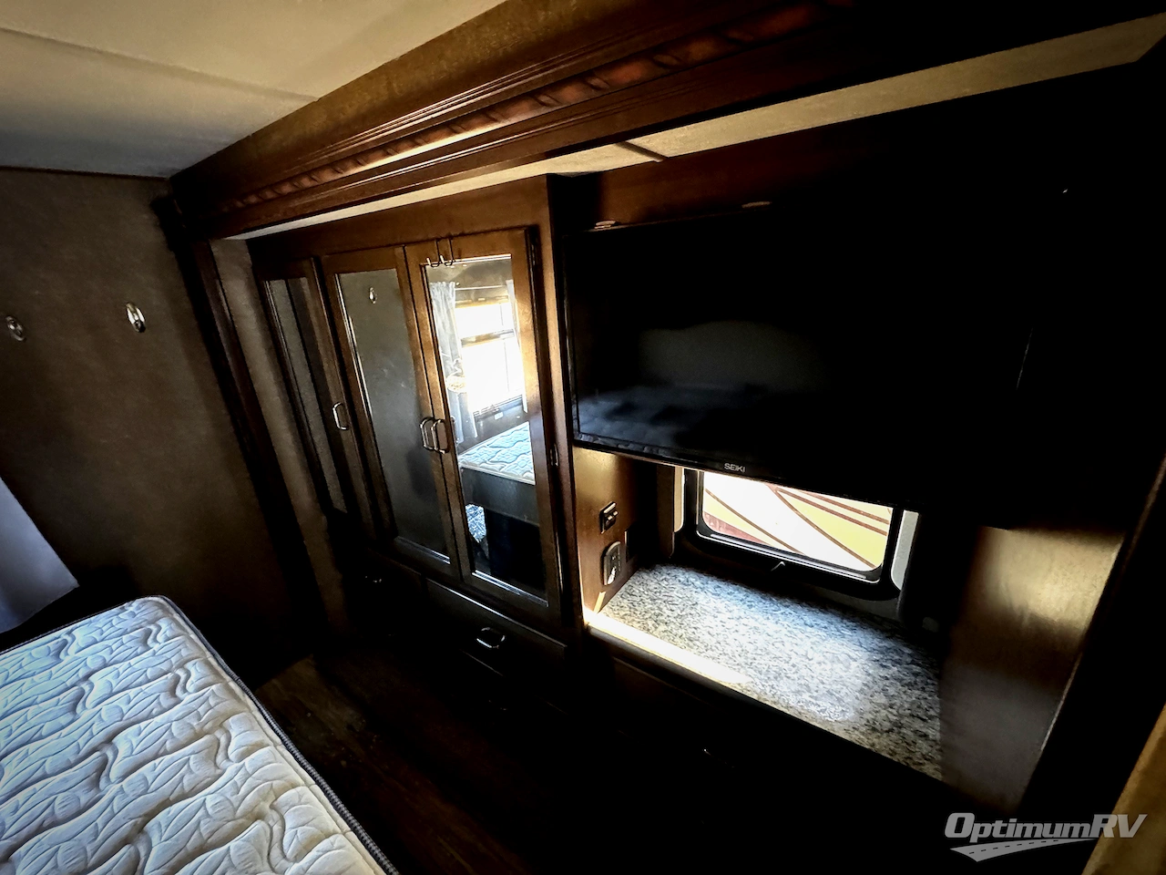 2017 Thor Hurricane 29M Photo 17