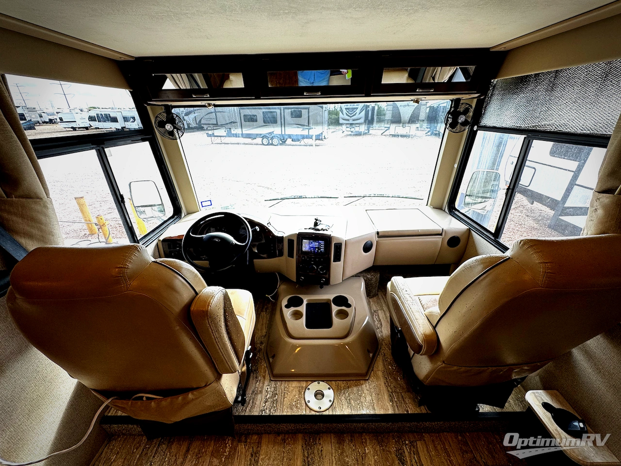 2017 Thor Hurricane 29M Photo 2