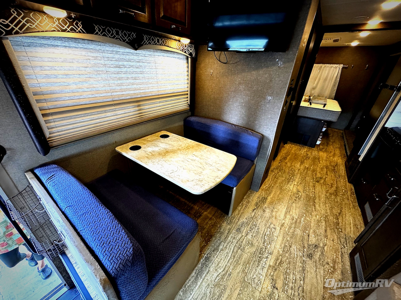 2017 Thor Hurricane 29M Photo 6