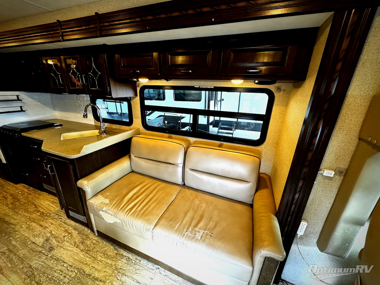 2017 Thor Hurricane 29M Photo 7