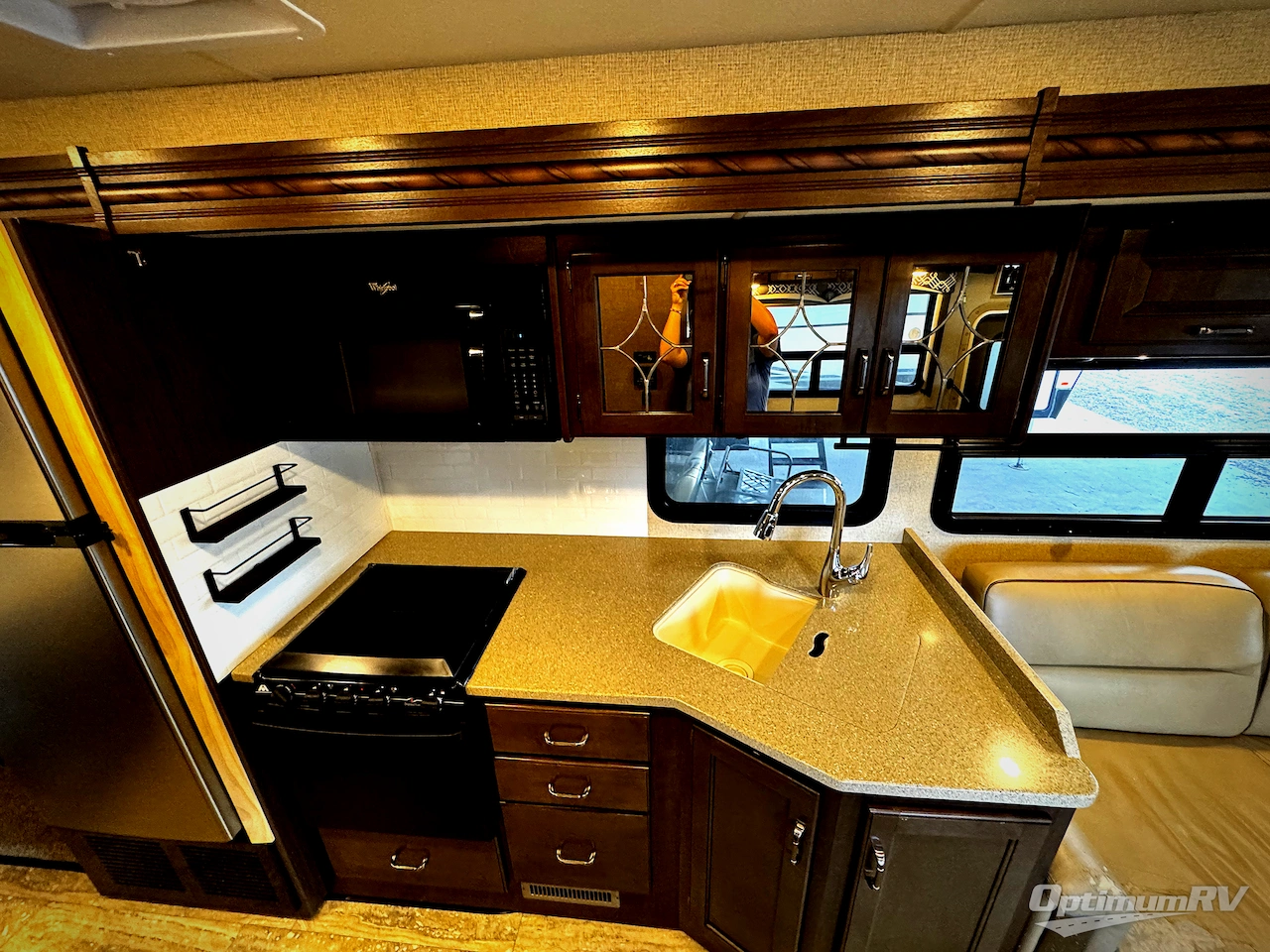 2017 Thor Hurricane 29M Photo 8