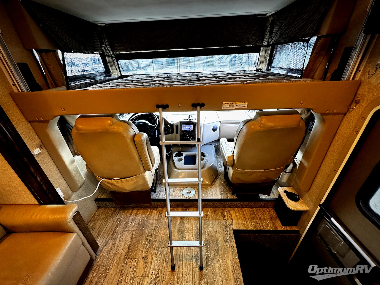 2017 Thor Hurricane 29M Photo 5