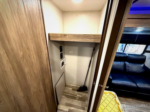 2020 CrossRoads Zinger ZR280RB RV Photo 4