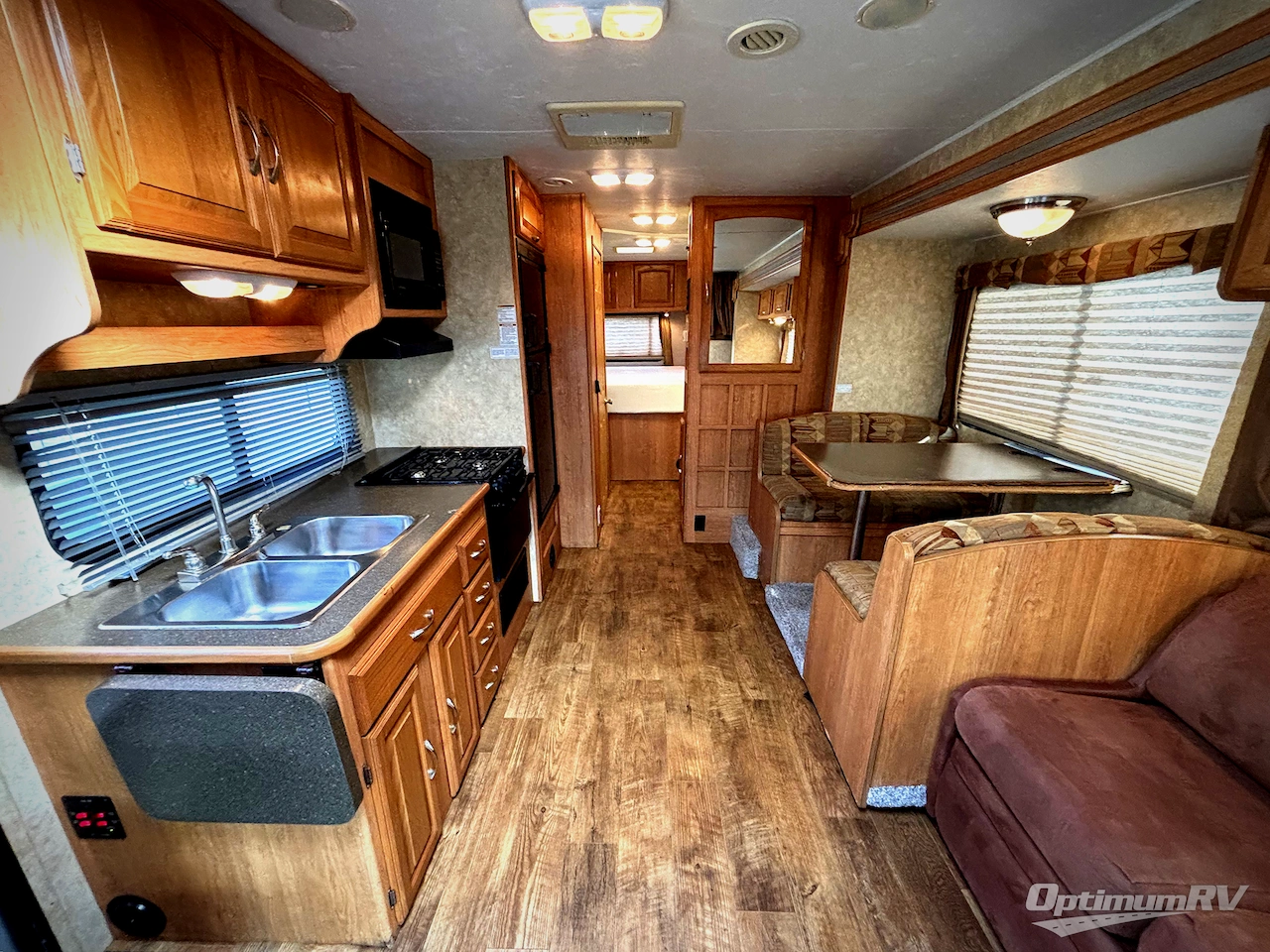 2009 Coachmen Freelander 3150SS Photo 3