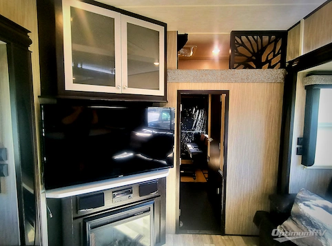 2018 Heartland Road Warrior 429 RV Photo 2