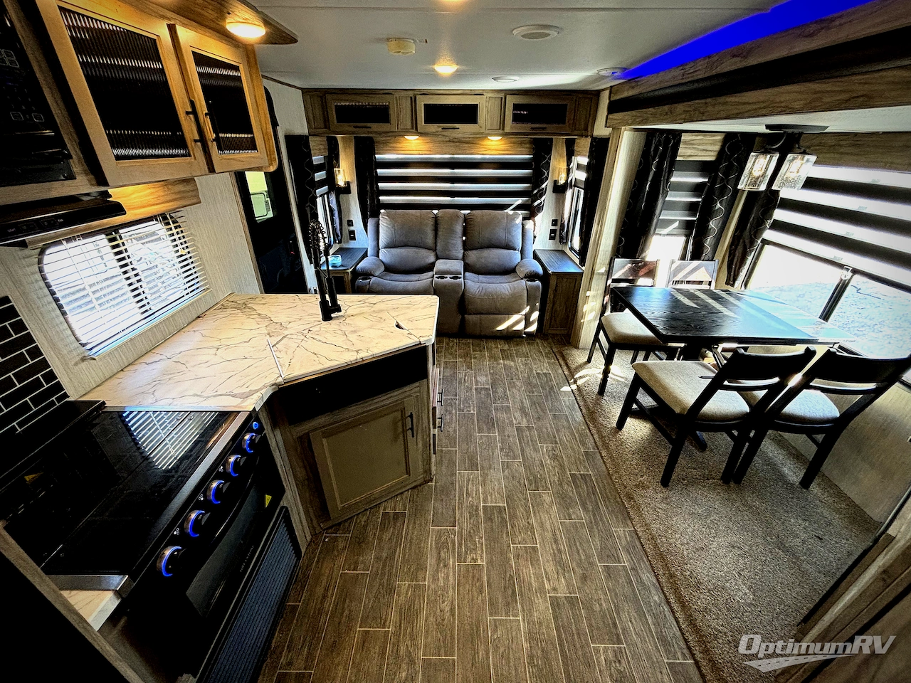 2021 Forest River Cherokee Alpha Wolf 23RD-L Photo 12