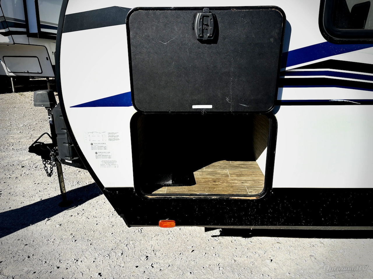 2021 Forest River Cherokee Alpha Wolf 23RD-L Photo 13