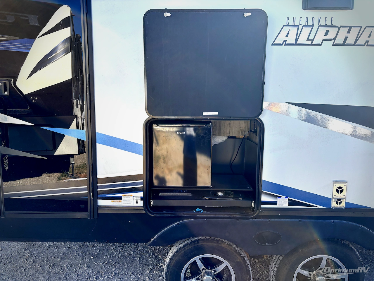 2021 Forest River Cherokee Alpha Wolf 23RD-L Photo 15