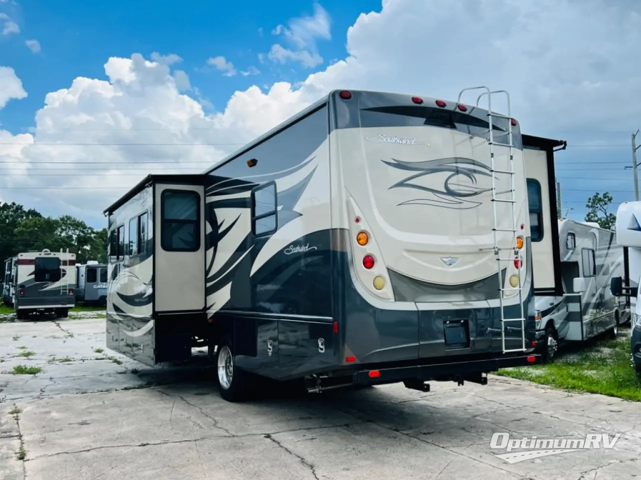 2012 Fleetwood Southwind 32VS Photo 3