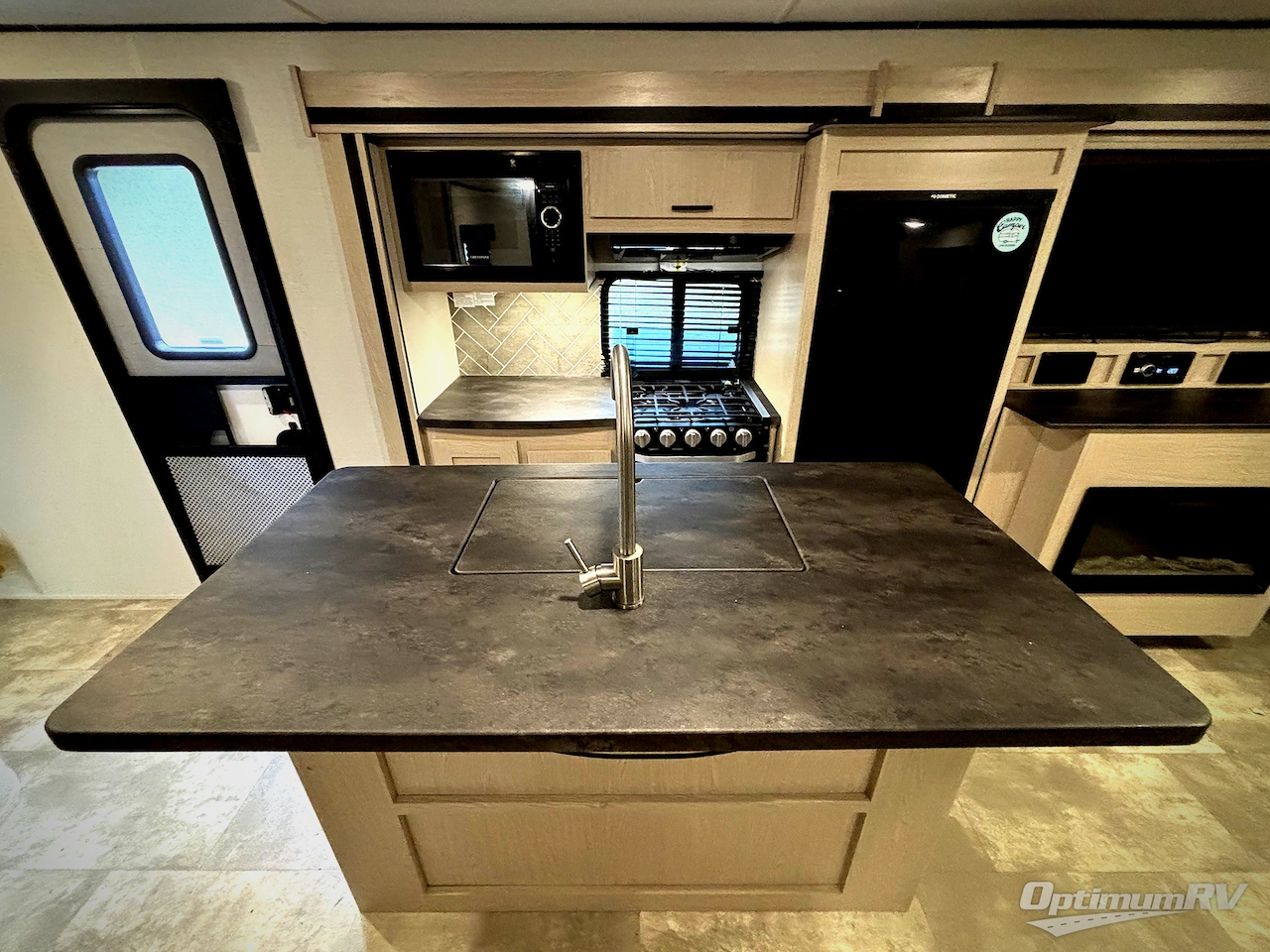 2021 Coachmen Apex Ultra-Lite 293RLDS Photo 6