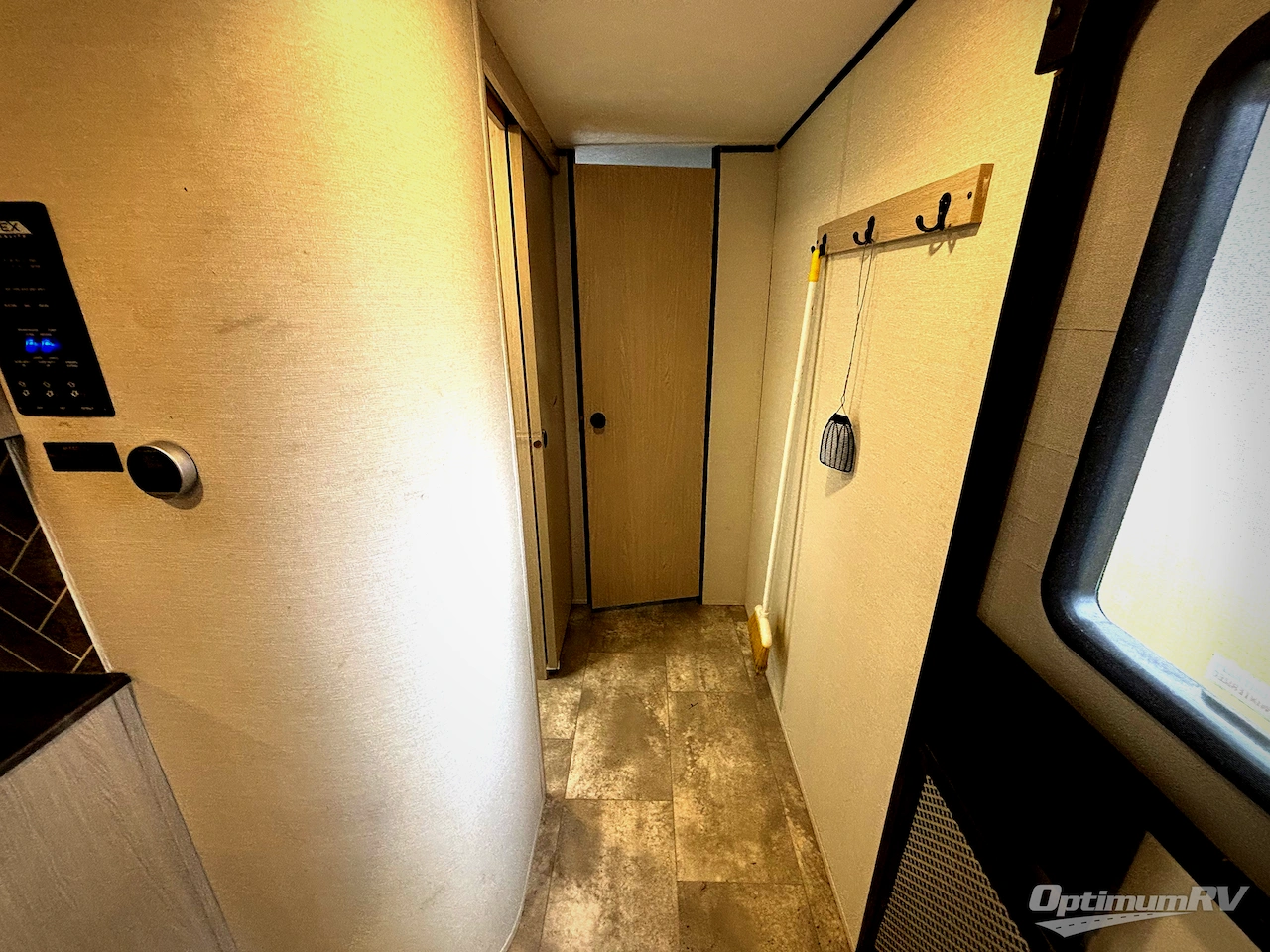 2021 Coachmen Apex Ultra-Lite 293RLDS Photo 7