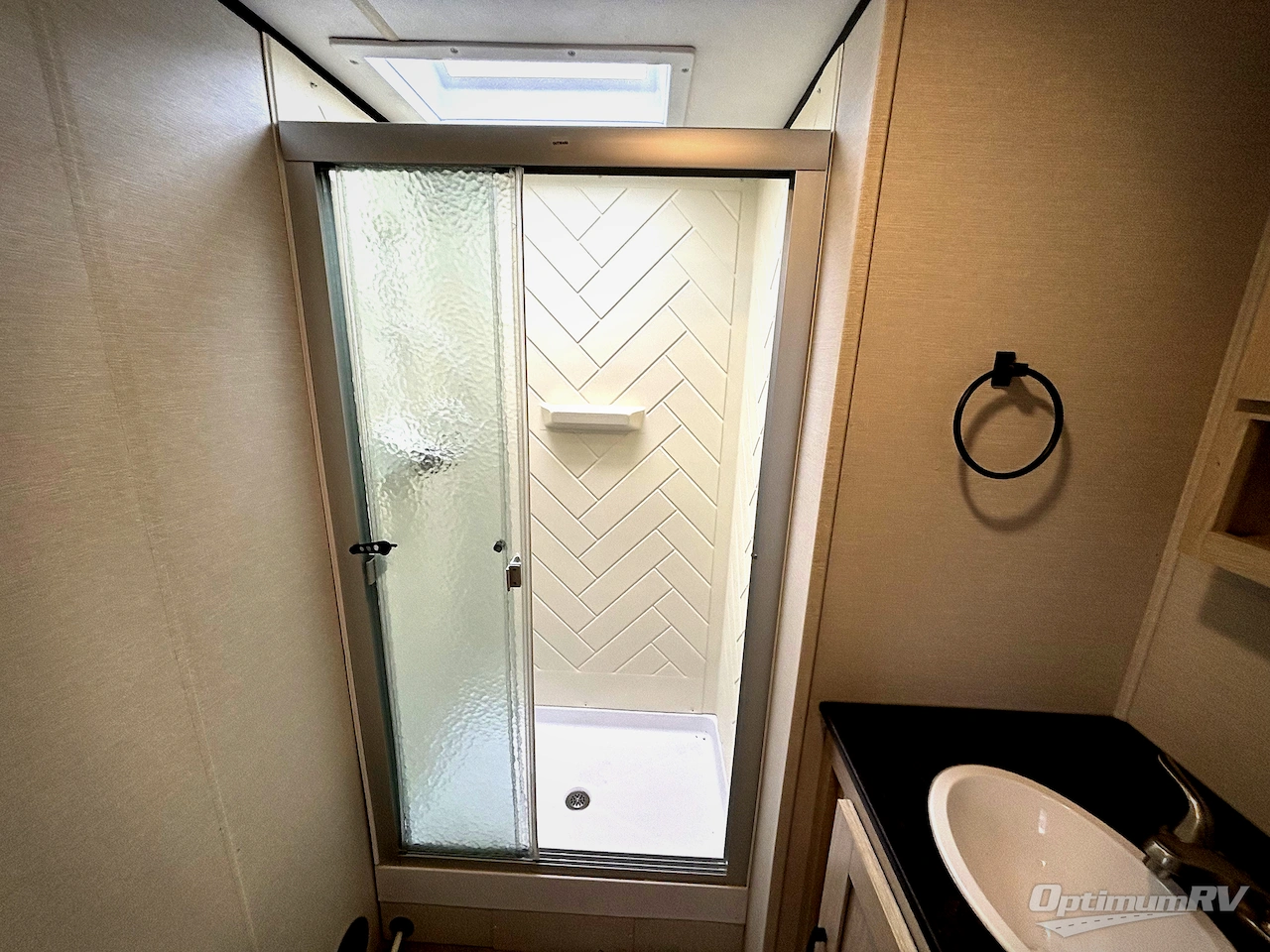 2021 Coachmen Apex Ultra-Lite 293RLDS Photo 9