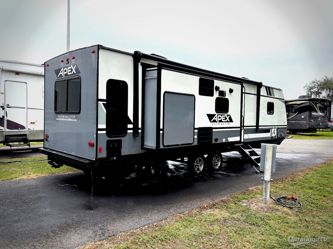 2021 Coachmen Apex Ultra-Lite 293RLDS Photo 2