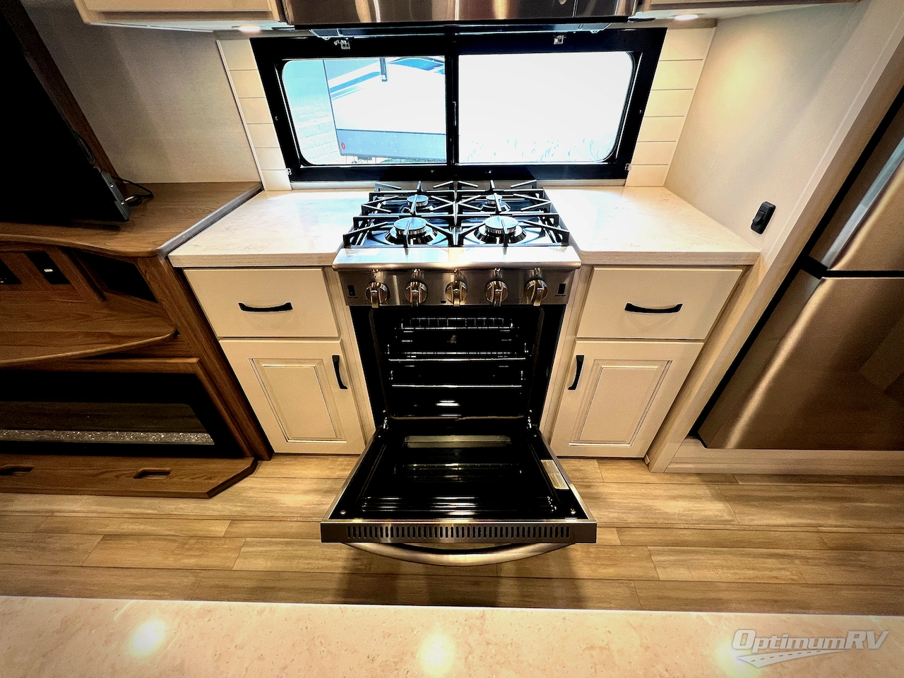 2024 Alliance Paradigm 310RL Photo 9