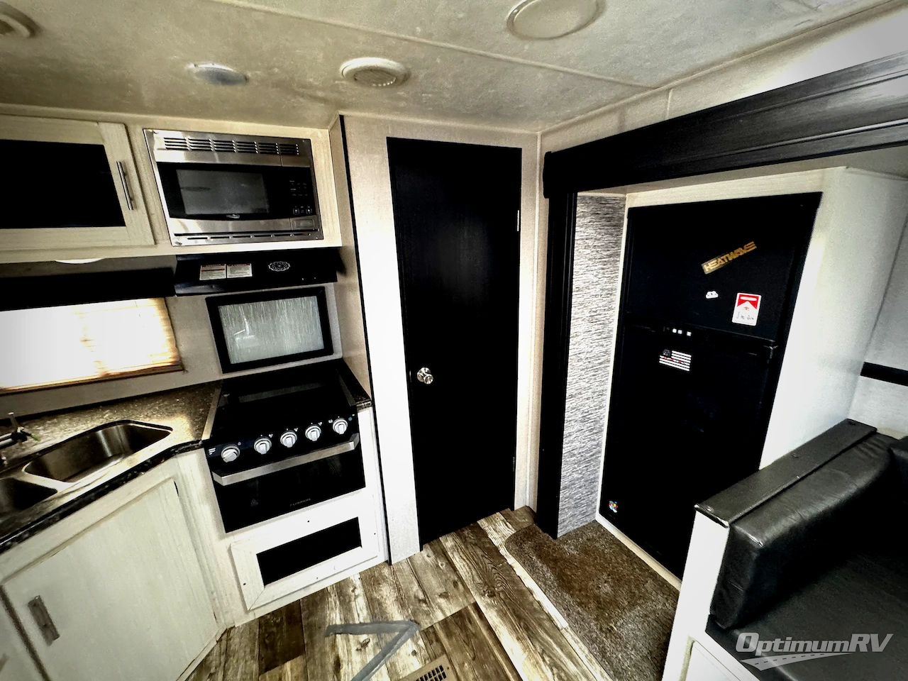 2019 Venture Stratus Ultra-Lite SR231VRB Photo 6