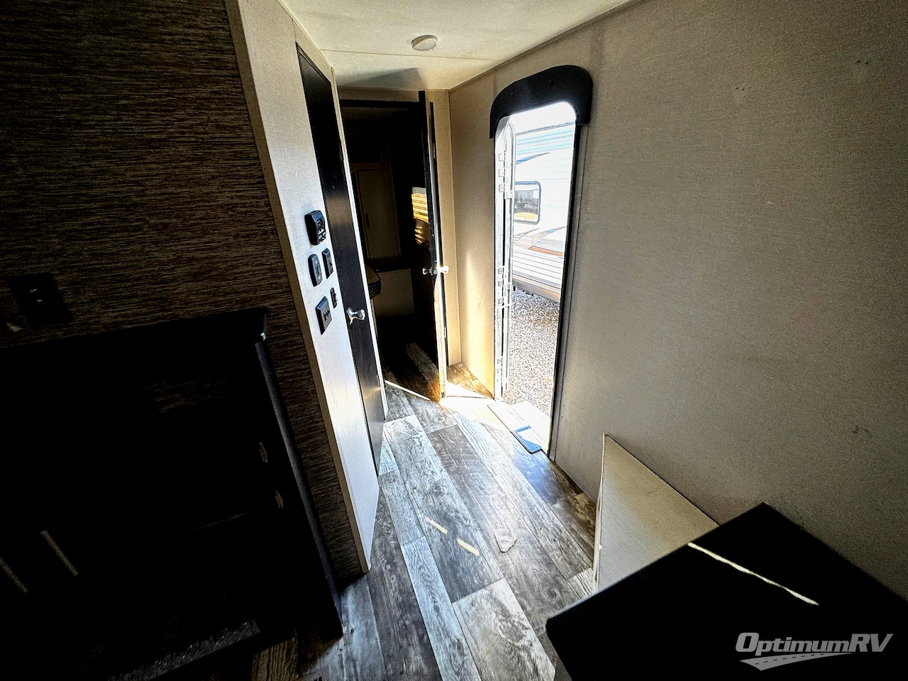 2019 Venture Stratus Ultra-Lite SR231VRB Photo 9