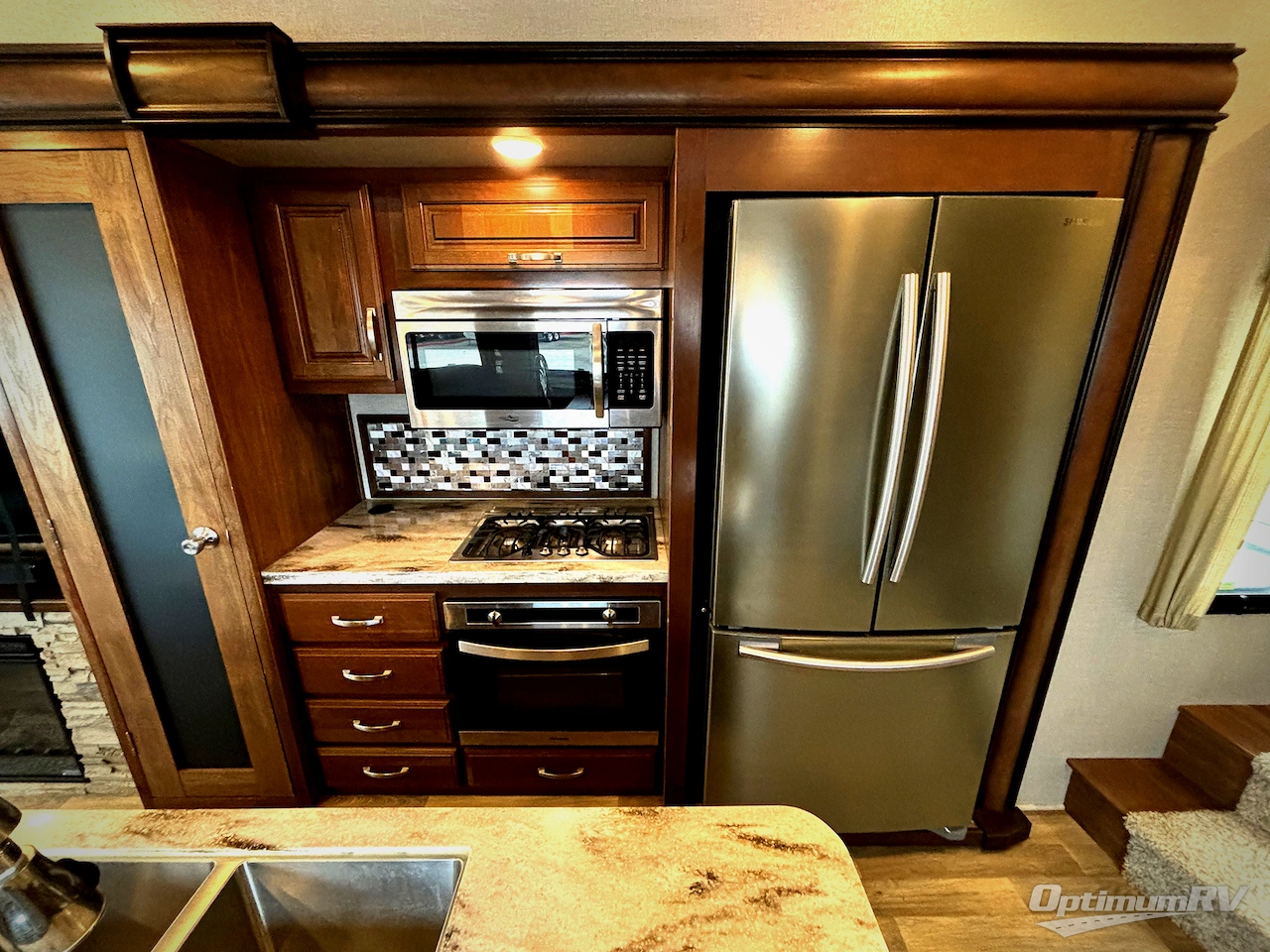 2017 Keystone Montana 3721RL Photo 9