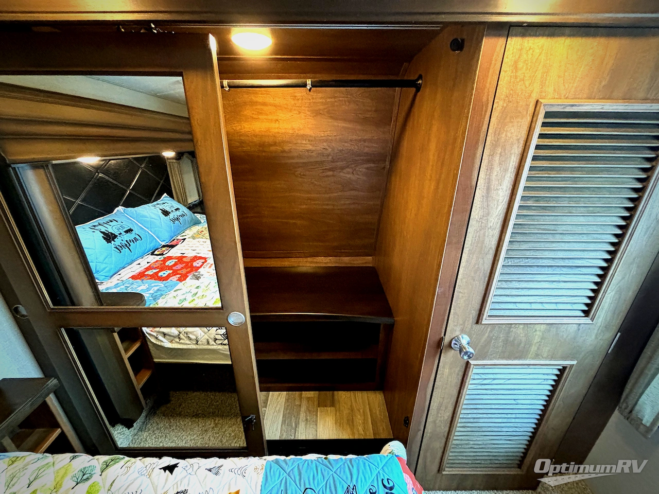 2017 Keystone Montana 3721RL Photo 13