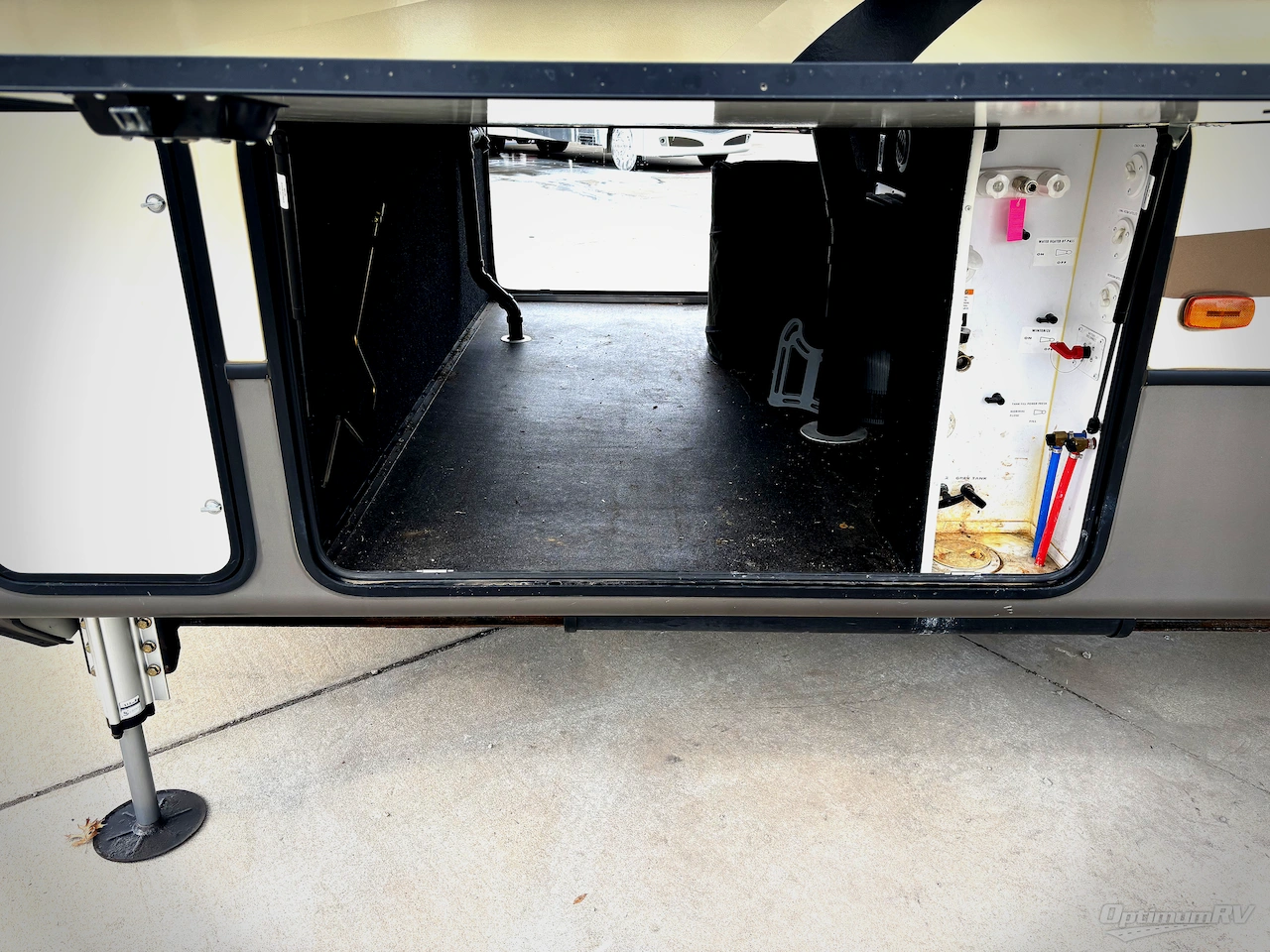 2017 Keystone Montana 3721RL Photo 16