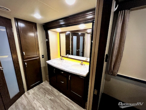 2019 Grand Design Solitude 372WB RV Photo 4