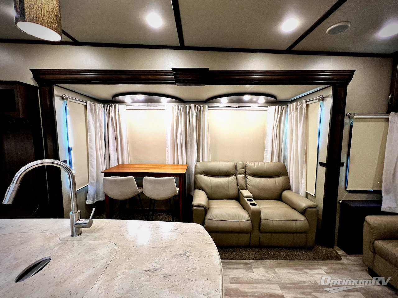 2019 Grand Design Solitude 372WB Photo 7