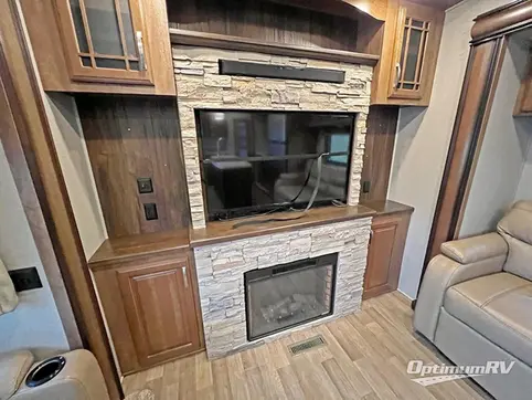 2017 Keystone Montana 3000 RE RV Photo 3