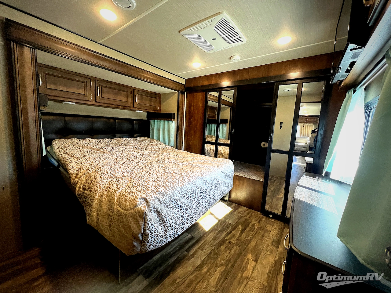 2019 Grand Design Reflection 315RLTS Photo 16