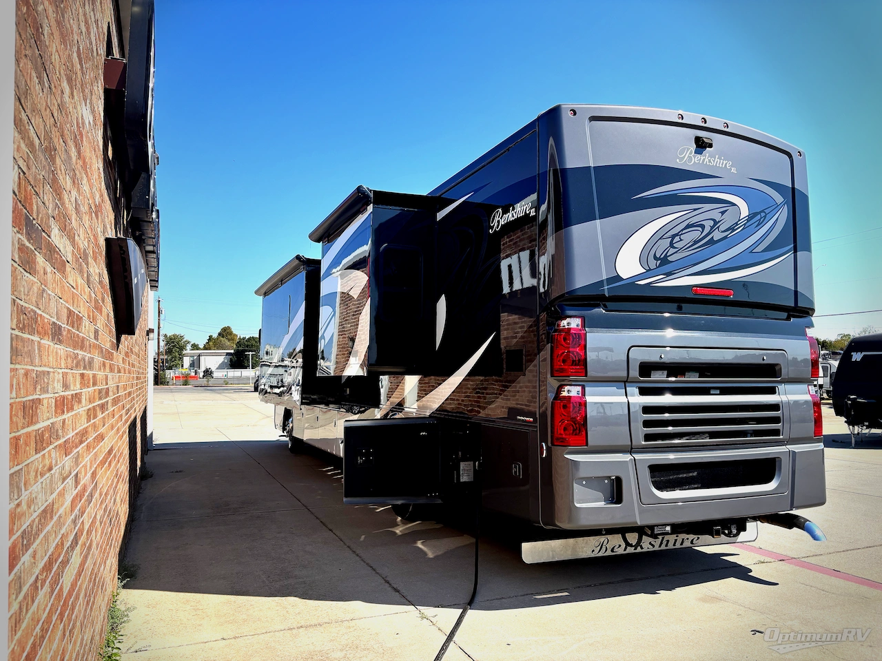 2020 Forest River Berkshire XL 40C Photo 3