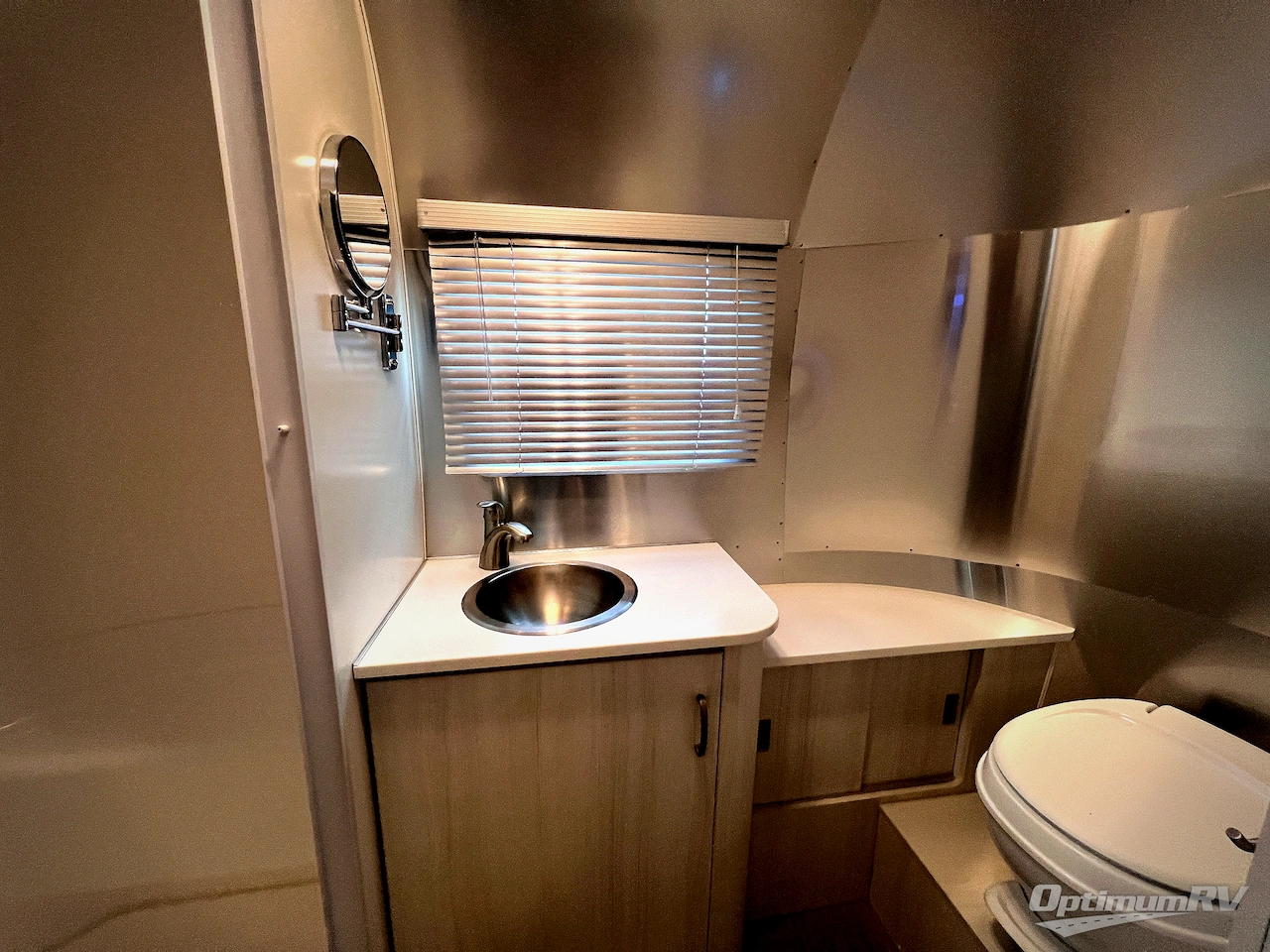 2022 Airstream Bambi 22FB Photo 18