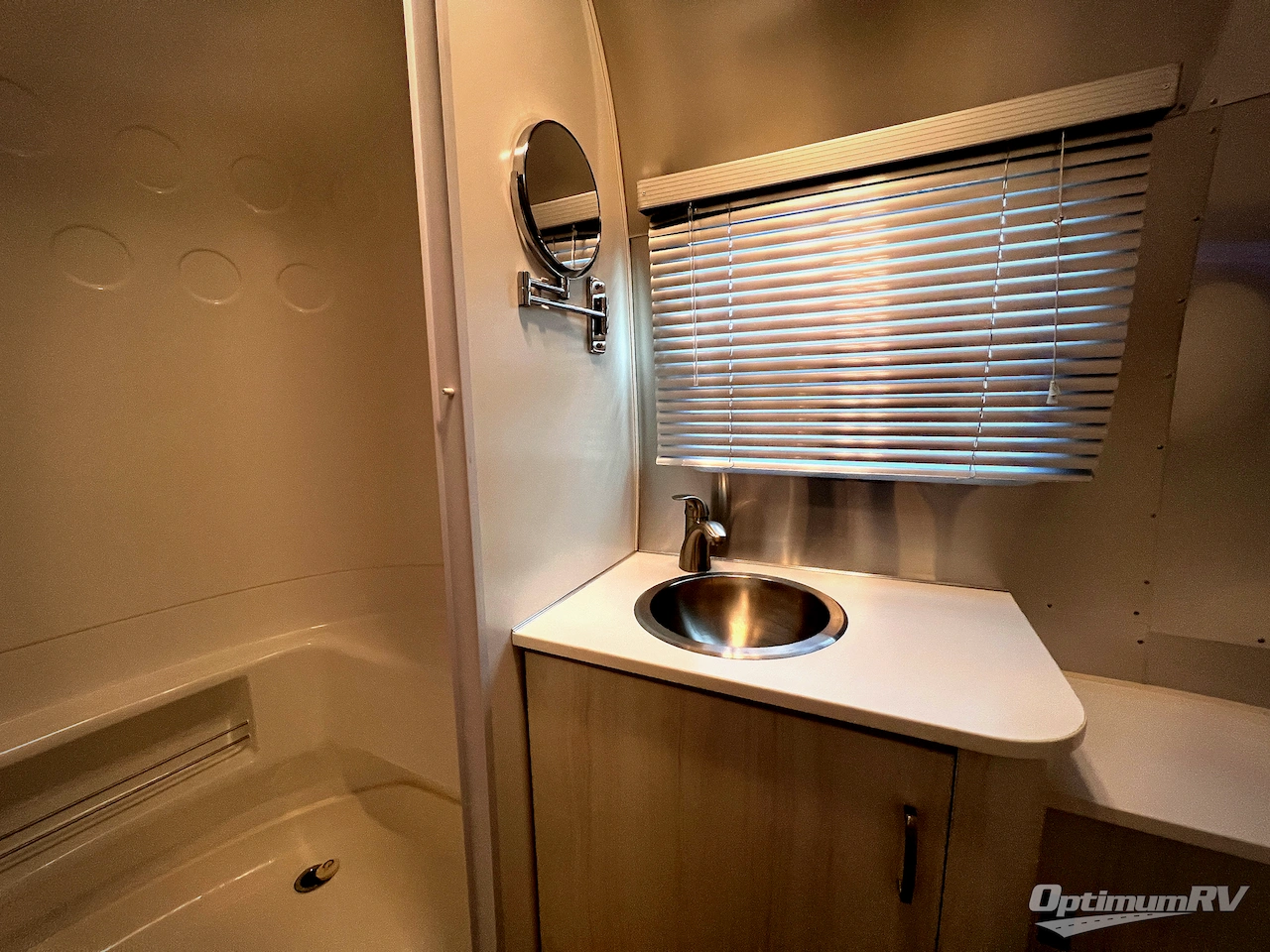 2022 Airstream Bambi 22FB Photo 19