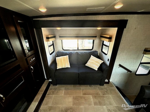 2021 Palomino Columbus 389FLC RV Photo 2