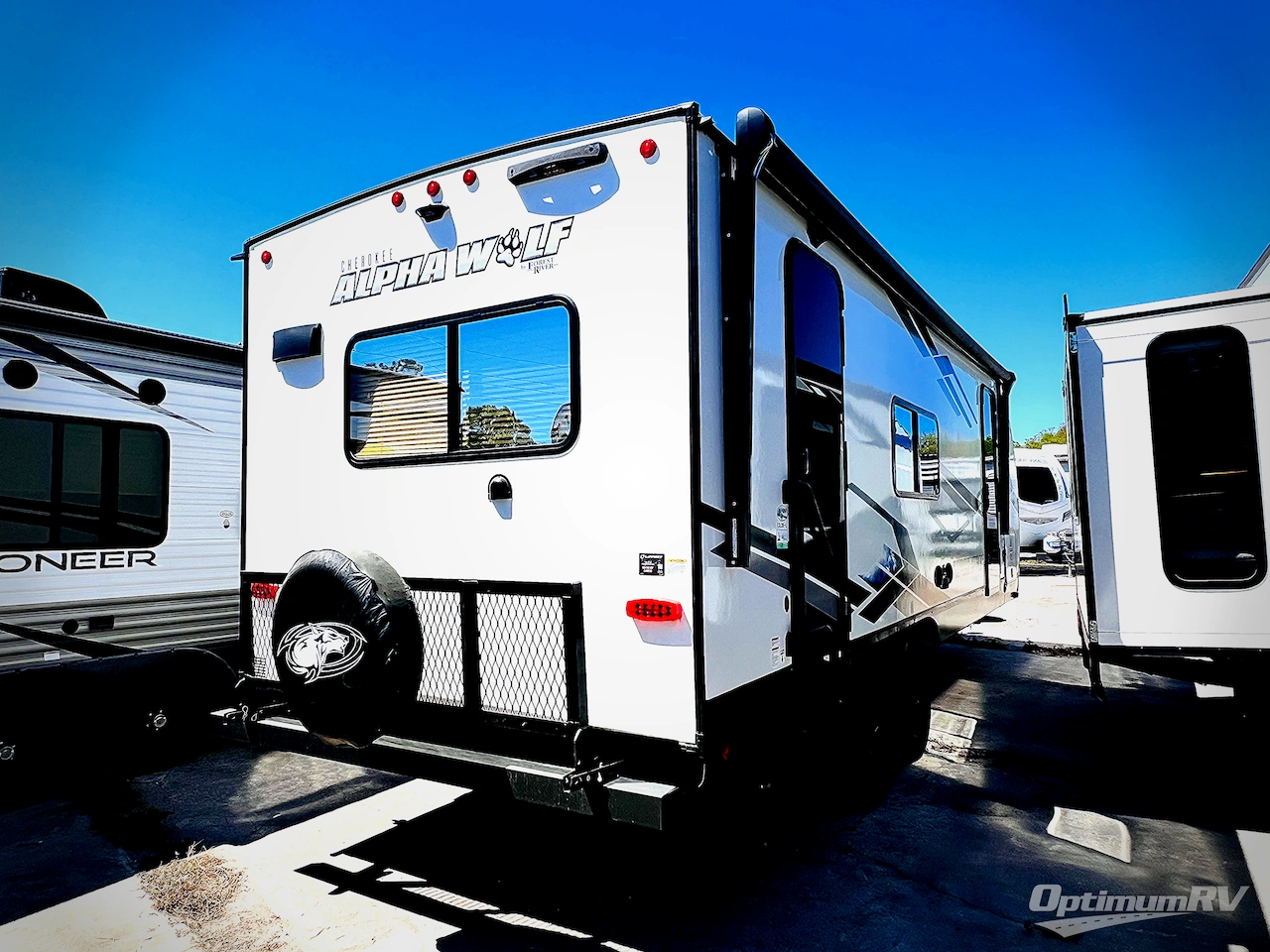 2024 Forest River Cherokee Alpha Wolf 23LDE-L Photo 2