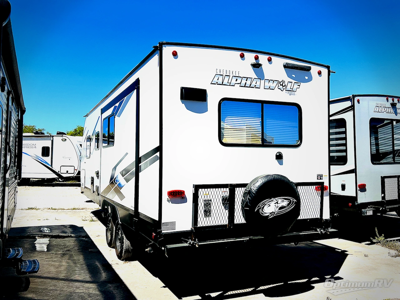 2024 Forest River Cherokee Alpha Wolf 23LDE-L Photo 3