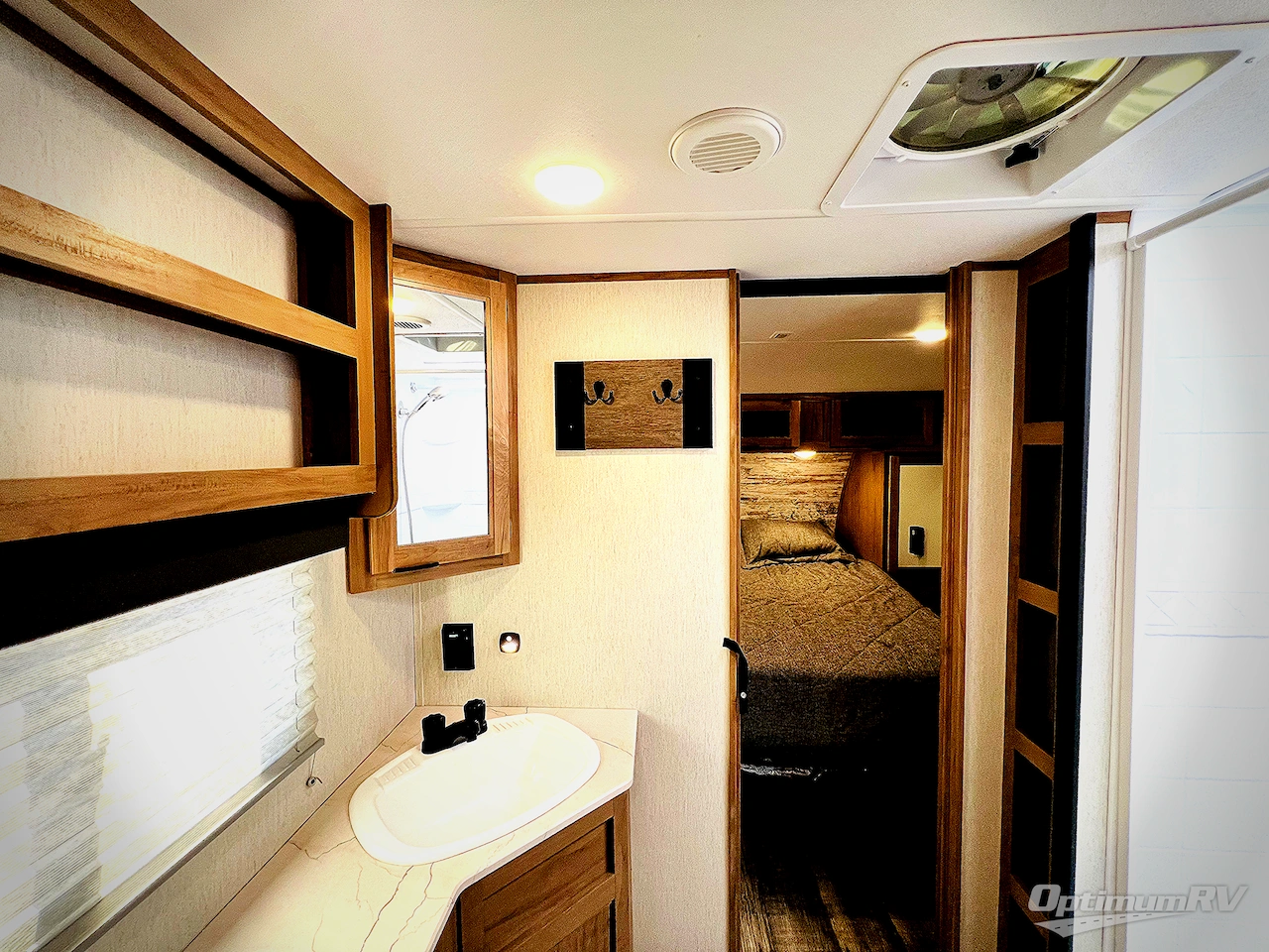 2024 Forest River Cherokee Alpha Wolf 23LDE-L Photo 15