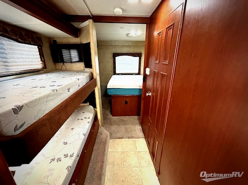 2011 Thor Four Winds 31A RV Photo 3