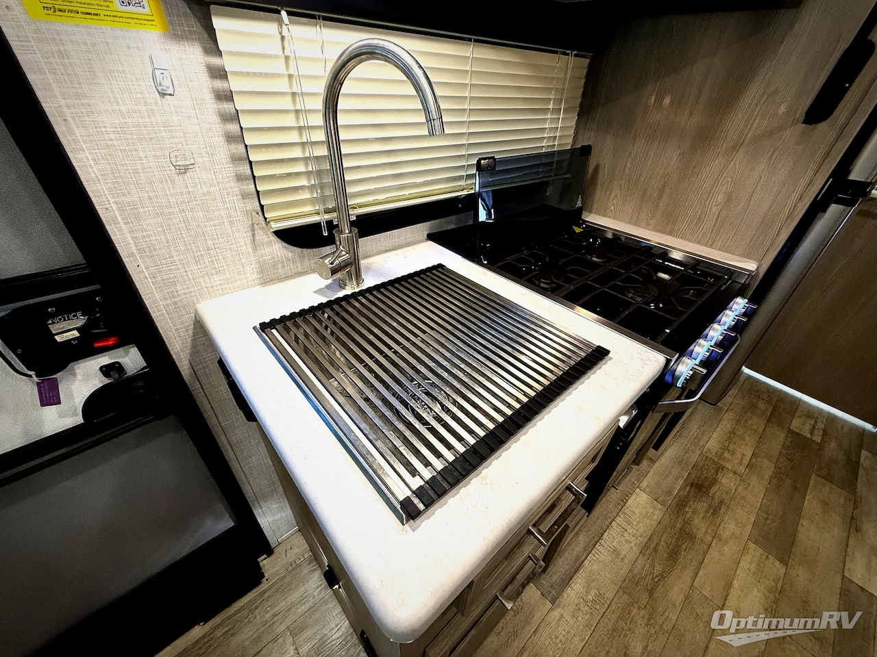 2022 Forest River Flagstaff E-Pro E20BHS Photo 10