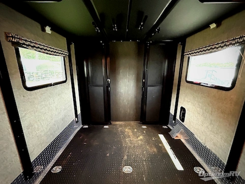 2021 Thor Outlaw 38MB RV Photo 4