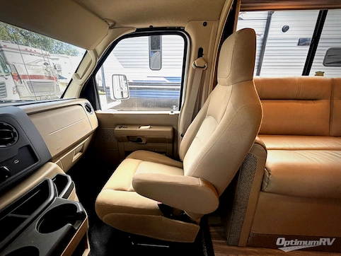 2023 Thor Chateau 31EV RV Photo 2