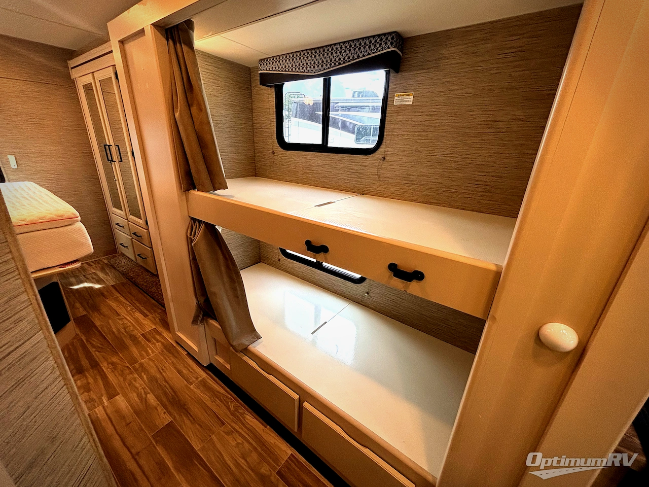 2023 Thor Chateau 31EV Photo 12