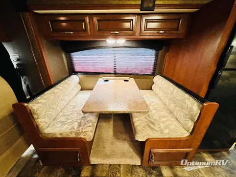 2014 Fleetwood Bounder Classic 34M RV Photo 2