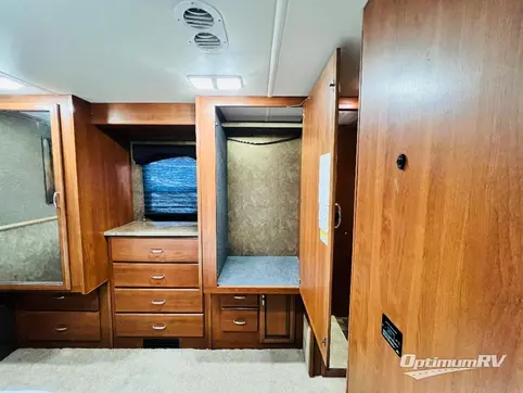 2014 Fleetwood Bounder Classic 34M RV Photo 4