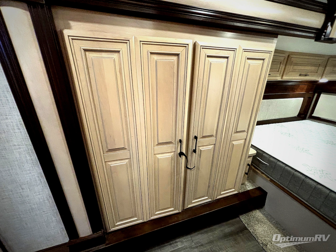 2019 DRV Luxury Suites Mobile Suites 36RSSB3 Photo 12
