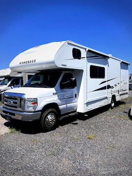 2019 Winnebago Outlook 27D RV Photo 2