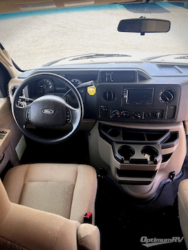 2019 Winnebago Outlook 27D RV Photo 3