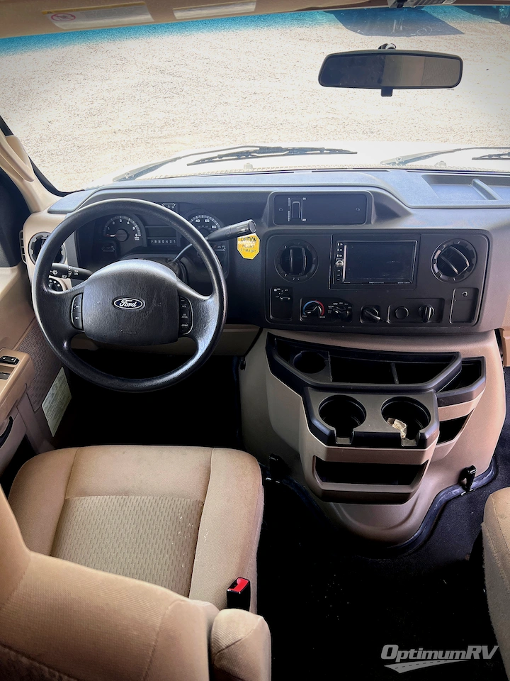 2019 Winnebago Outlook 27D Photo 5