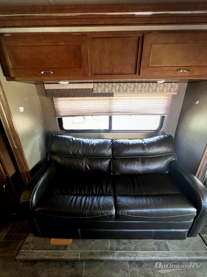 2019 Winnebago Outlook 27D Photo 10