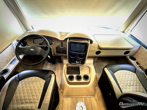 2019 Thor Outlaw 37GP RV Photo 2