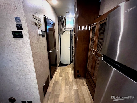 2019 Thor Outlaw 37GP RV Photo 3