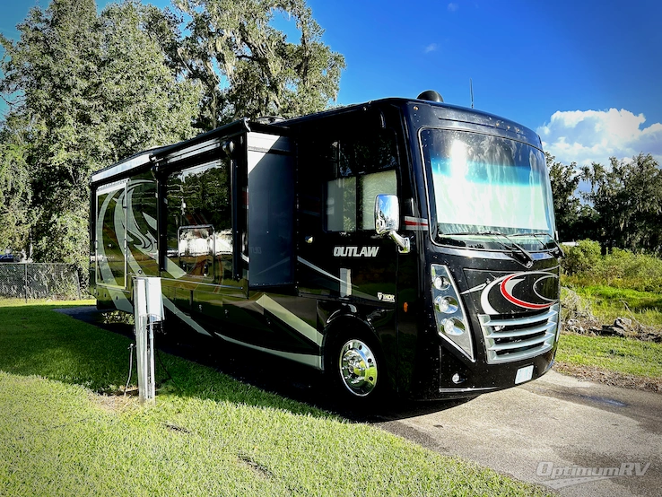 2019 Thor Outlaw 37GP RV Photo 1