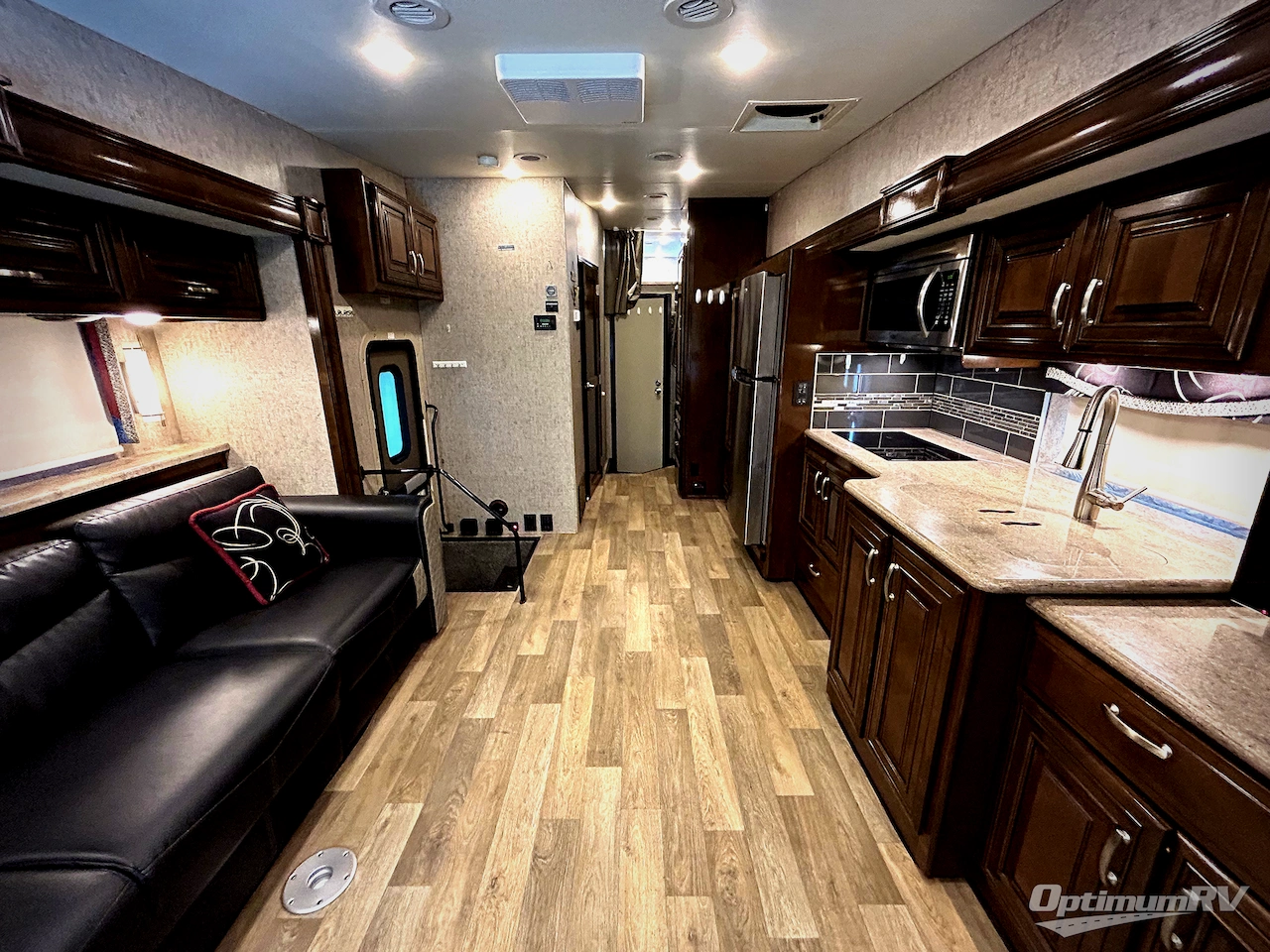 2019 Thor Outlaw 37GP Photo 2